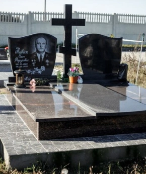 Памятник двойной 19